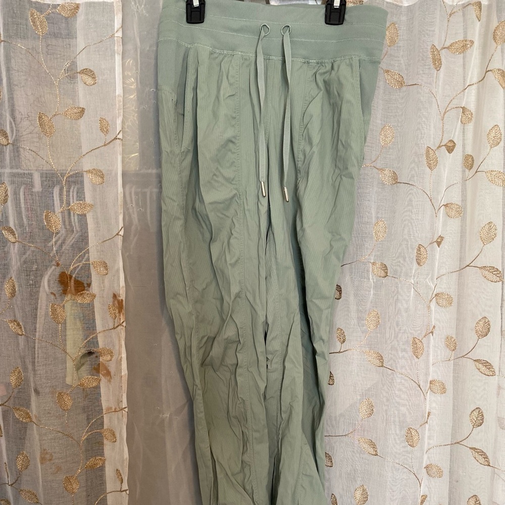 Lululemon Athletica Green Leggings for Ultimate Comfort and Style